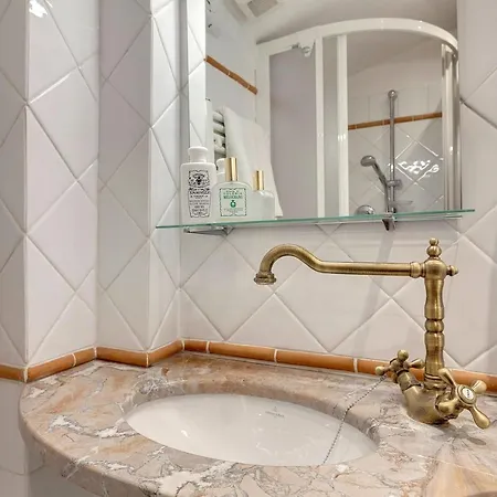 Apartment Garbo Charm, Case Galante Apartments In Florence *